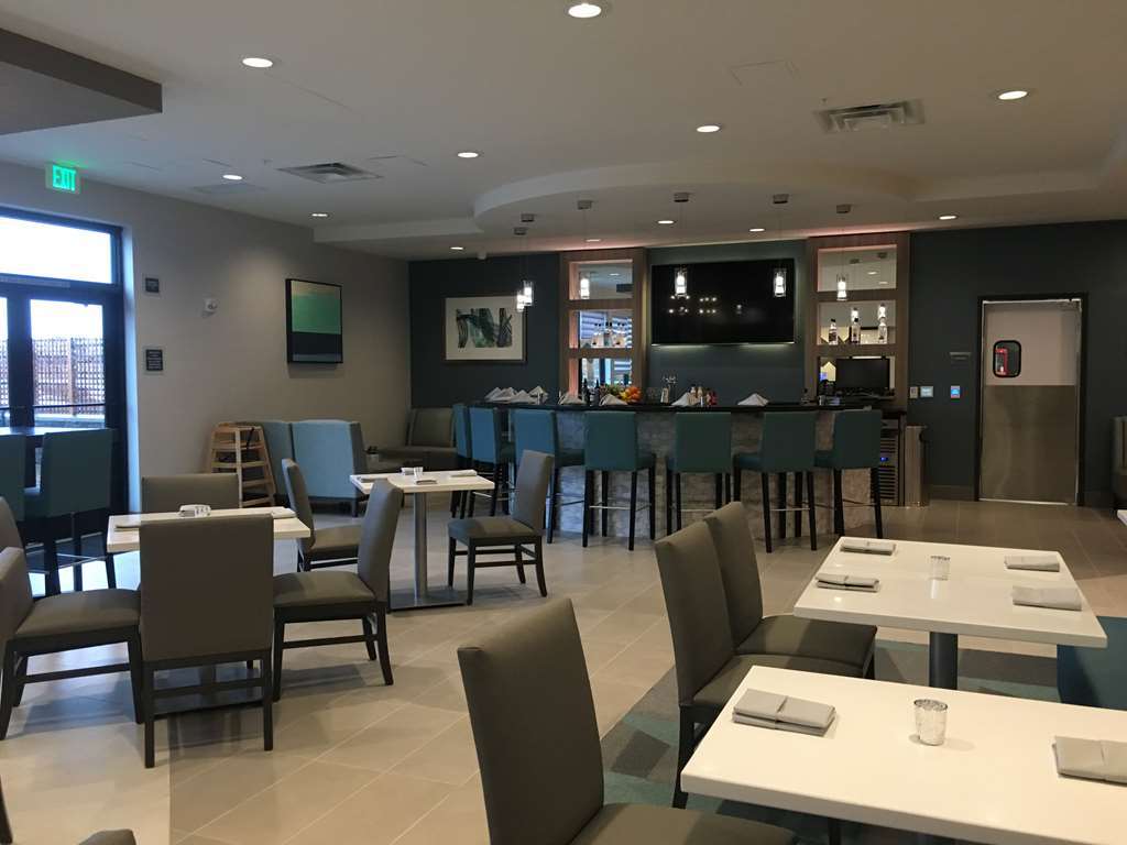 Best Western Premier Hotel At Fisher'S Landing Vancouver Restaurant foto